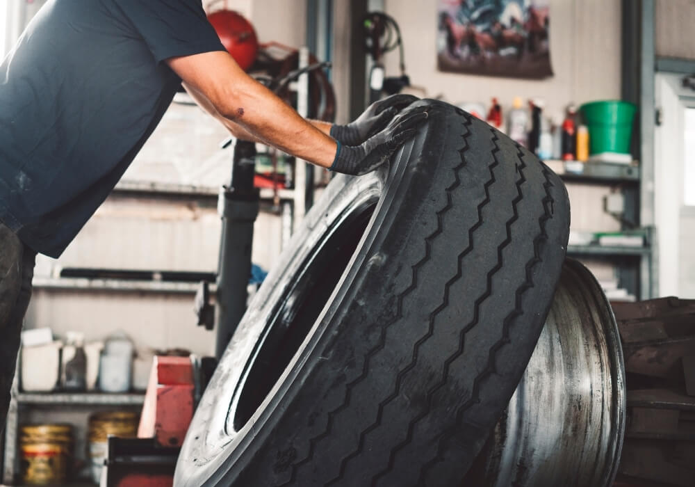 Büyük lastik tamiri ve değişimi